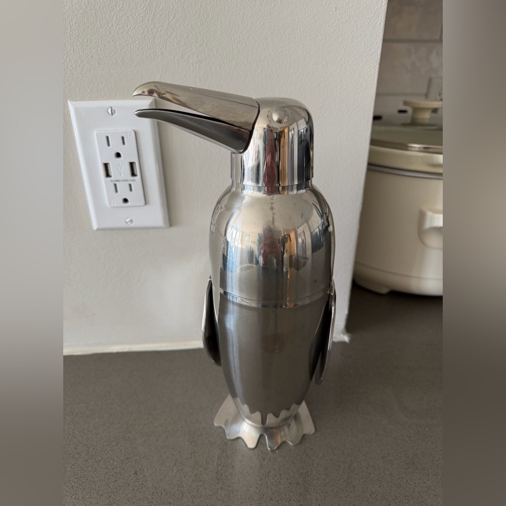Penguin Stainless Steel Cocktail Martini Shaker 17oz Barware Mixer with Strainer - Picture 2 of 5